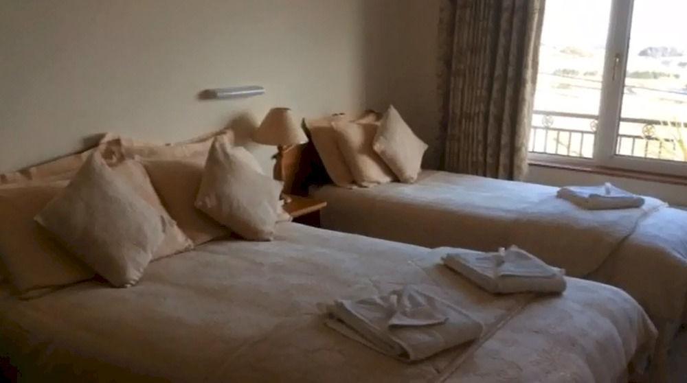 Bethel Guesthouse รอสคาร์เบอรี ภายนอก รูปภาพ
