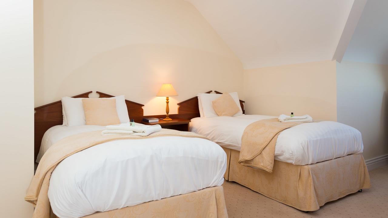 Bethel Guesthouse รอสคาร์เบอรี ภายนอก รูปภาพ