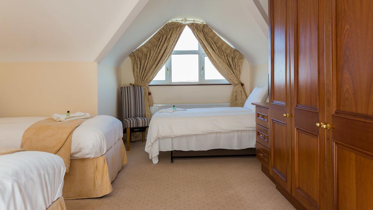 Bethel Guesthouse รอสคาร์เบอรี ภายนอก รูปภาพ