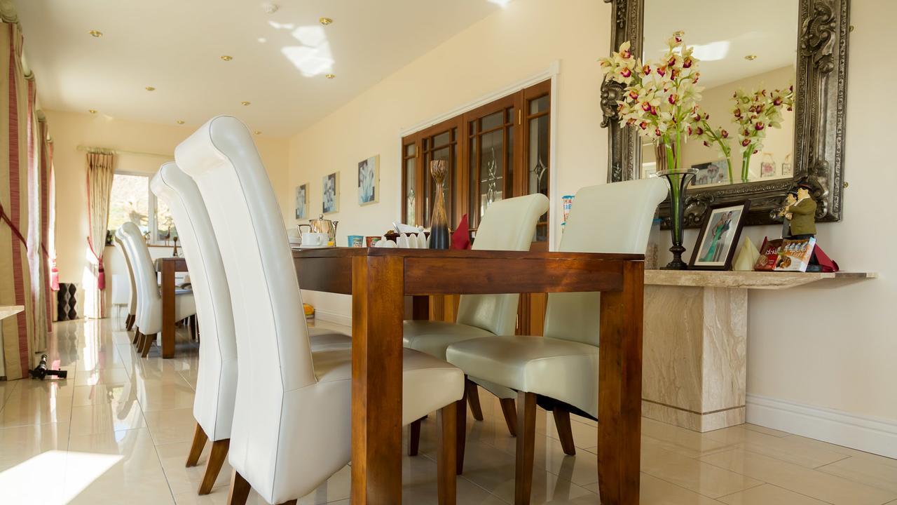 Bethel Guesthouse รอสคาร์เบอรี ภายนอก รูปภาพ