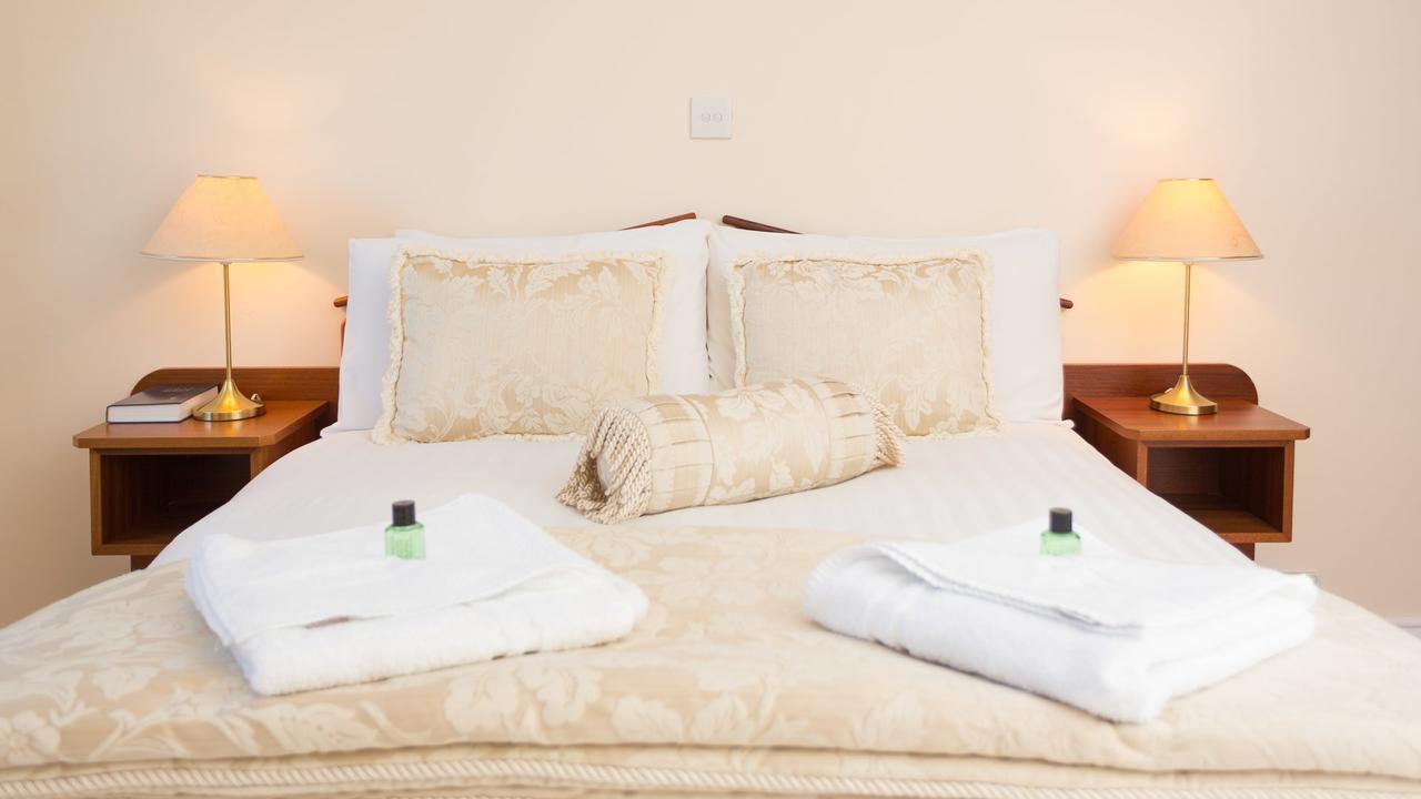 Bethel Guesthouse รอสคาร์เบอรี ภายนอก รูปภาพ