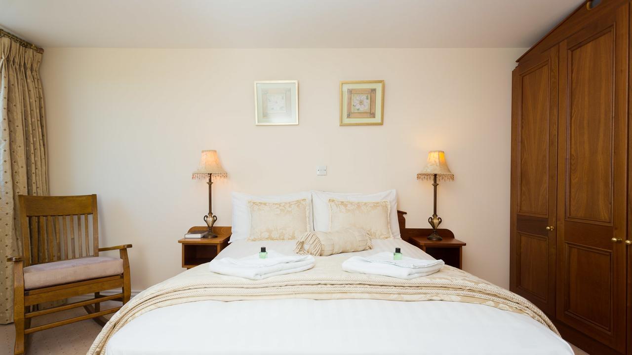 Bethel Guesthouse รอสคาร์เบอรี ภายนอก รูปภาพ