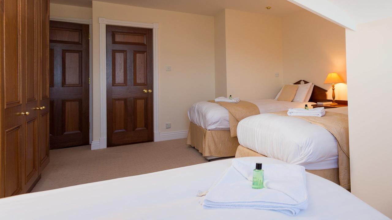 Bethel Guesthouse รอสคาร์เบอรี ภายนอก รูปภาพ