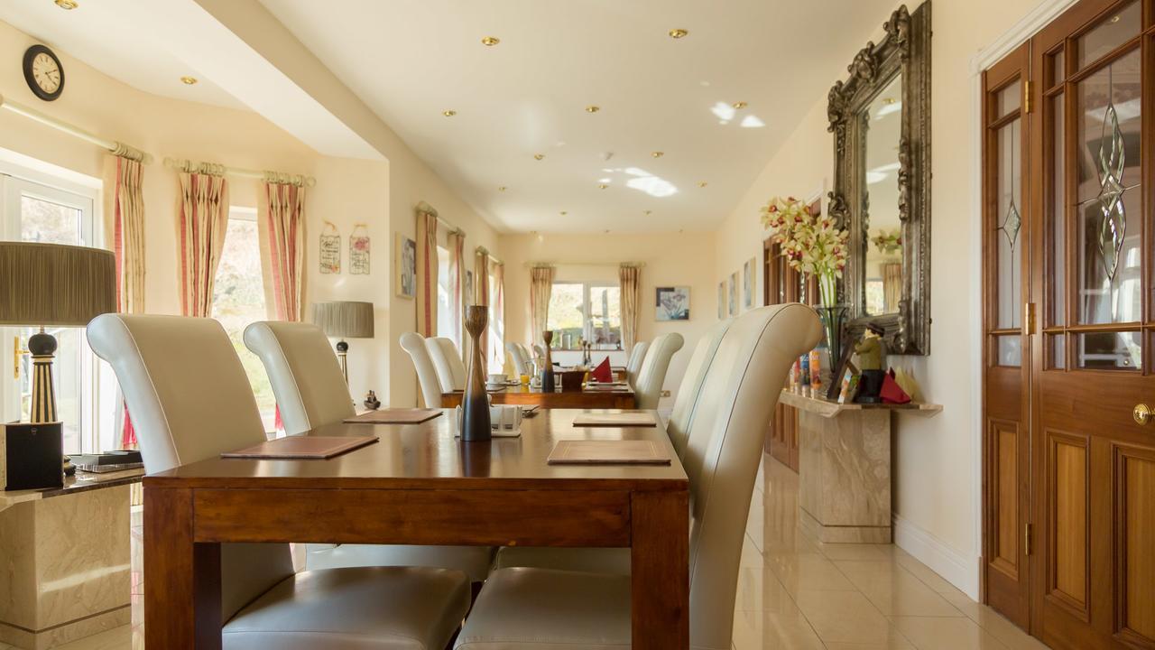 Bethel Guesthouse รอสคาร์เบอรี ภายนอก รูปภาพ