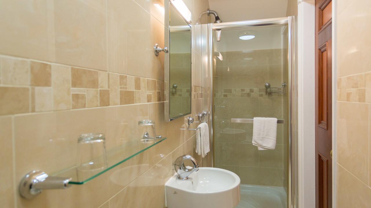 Bethel Guesthouse รอสคาร์เบอรี ภายนอก รูปภาพ