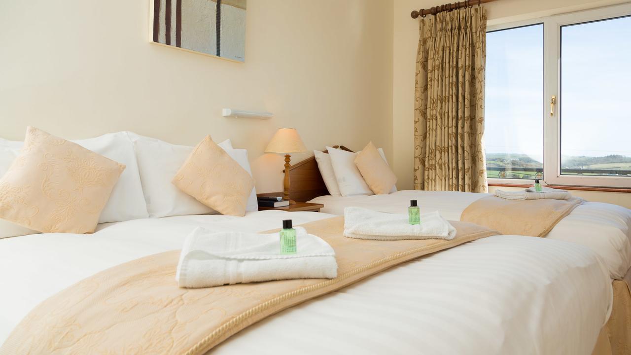 Bethel Guesthouse รอสคาร์เบอรี ภายนอก รูปภาพ